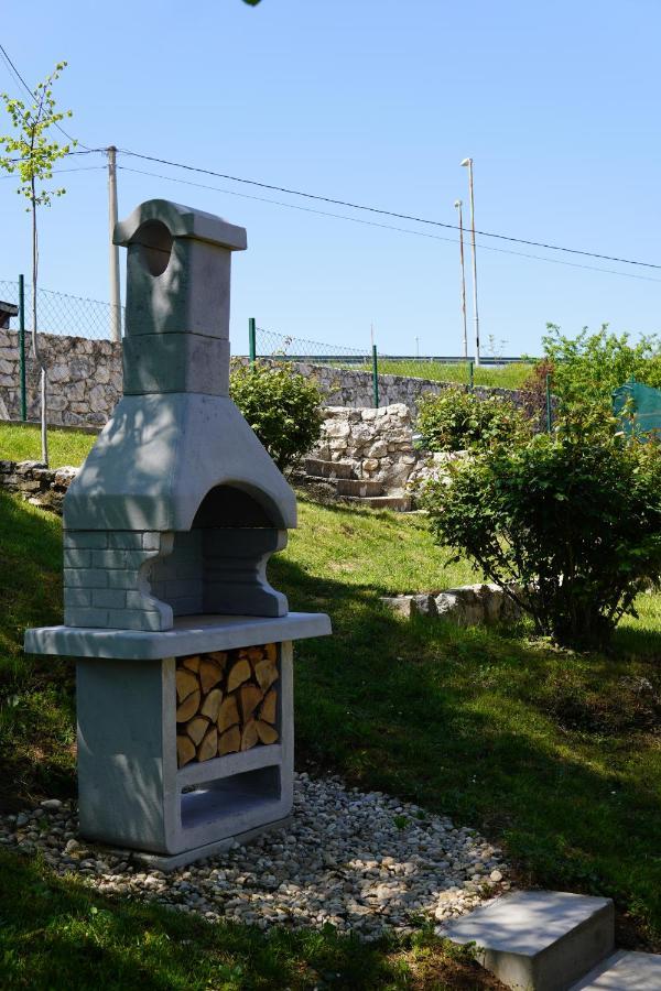 Apartments Manitovac M Nikšić Bagian luar foto