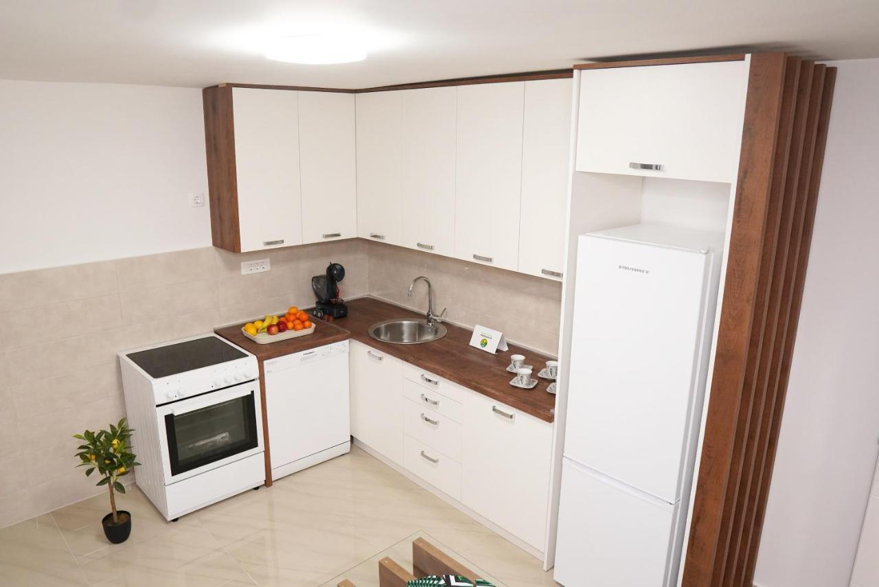 Apartments Manitovac M Nikšić Bagian luar foto