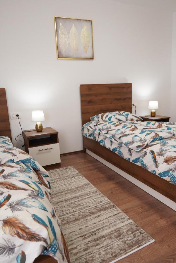 Apartments Manitovac M Nikšić Bagian luar foto