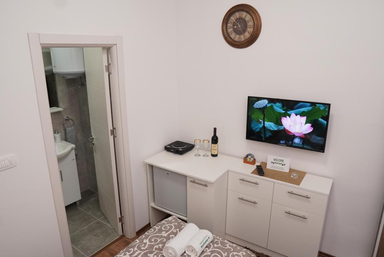 Apartments Manitovac M Nikšić Bagian luar foto