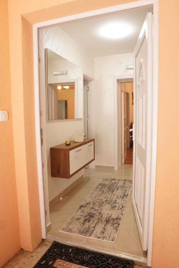 Apartments Manitovac M Nikšić Bagian luar foto
