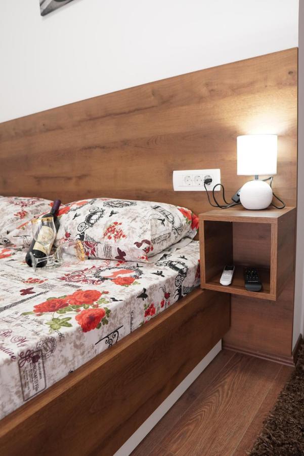 Apartments Manitovac M Nikšić Bagian luar foto