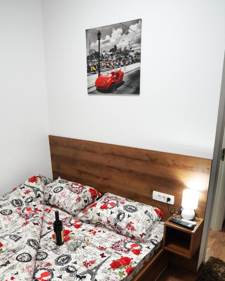 Apartments Manitovac M Nikšić Bagian luar foto