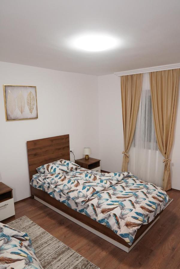 Apartments Manitovac M Nikšić Bagian luar foto