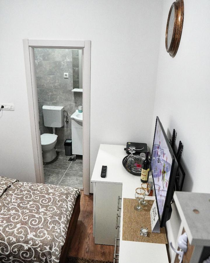 Apartments Manitovac M Nikšić Bagian luar foto