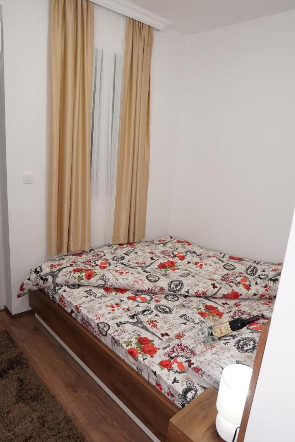 Apartments Manitovac M Nikšić Bagian luar foto